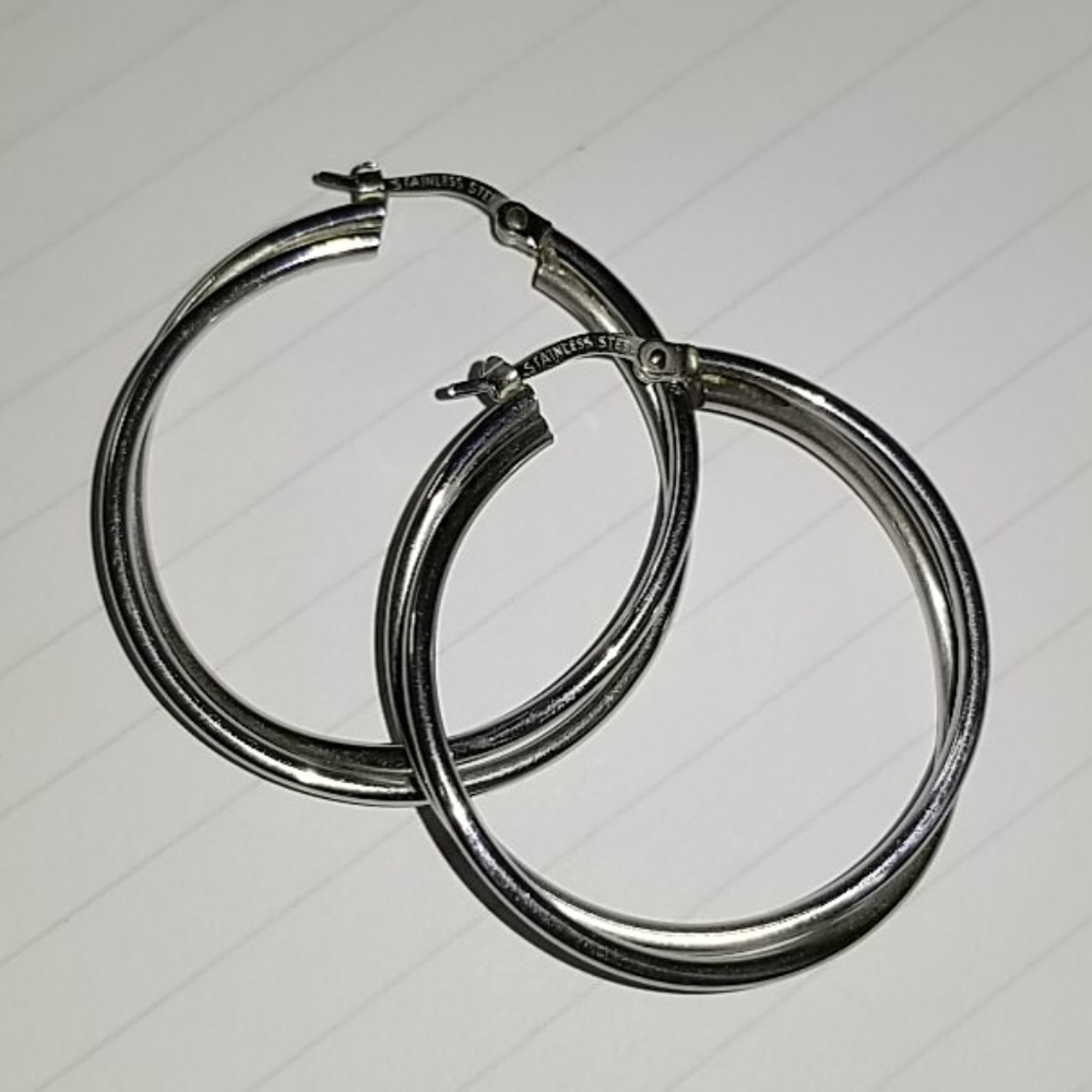 <ITALY MILOR> Criss-Crossed Stainless Steel Hoops - Picture 6 of 16